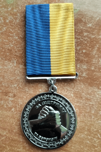 Medal dla Tomka Sikory za działalność wolontaryjną