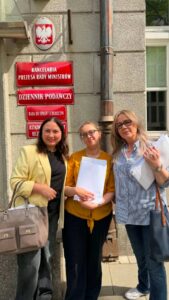 Olena Dekhtiar, Anna Mirkowska i Anna Kacprzyk złożenie petycji w sprawie przywrócenia świadczeń medycznych osobom uchodźczym z Ukrainy
